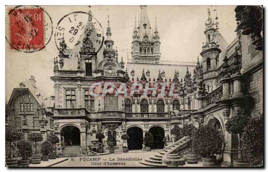 CPA Fecamp la Benedictine Cour d'honneur