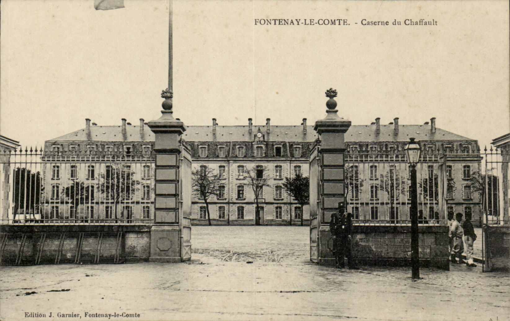 CPA Militaria Fontenay le Commte Caserne du Chaffault