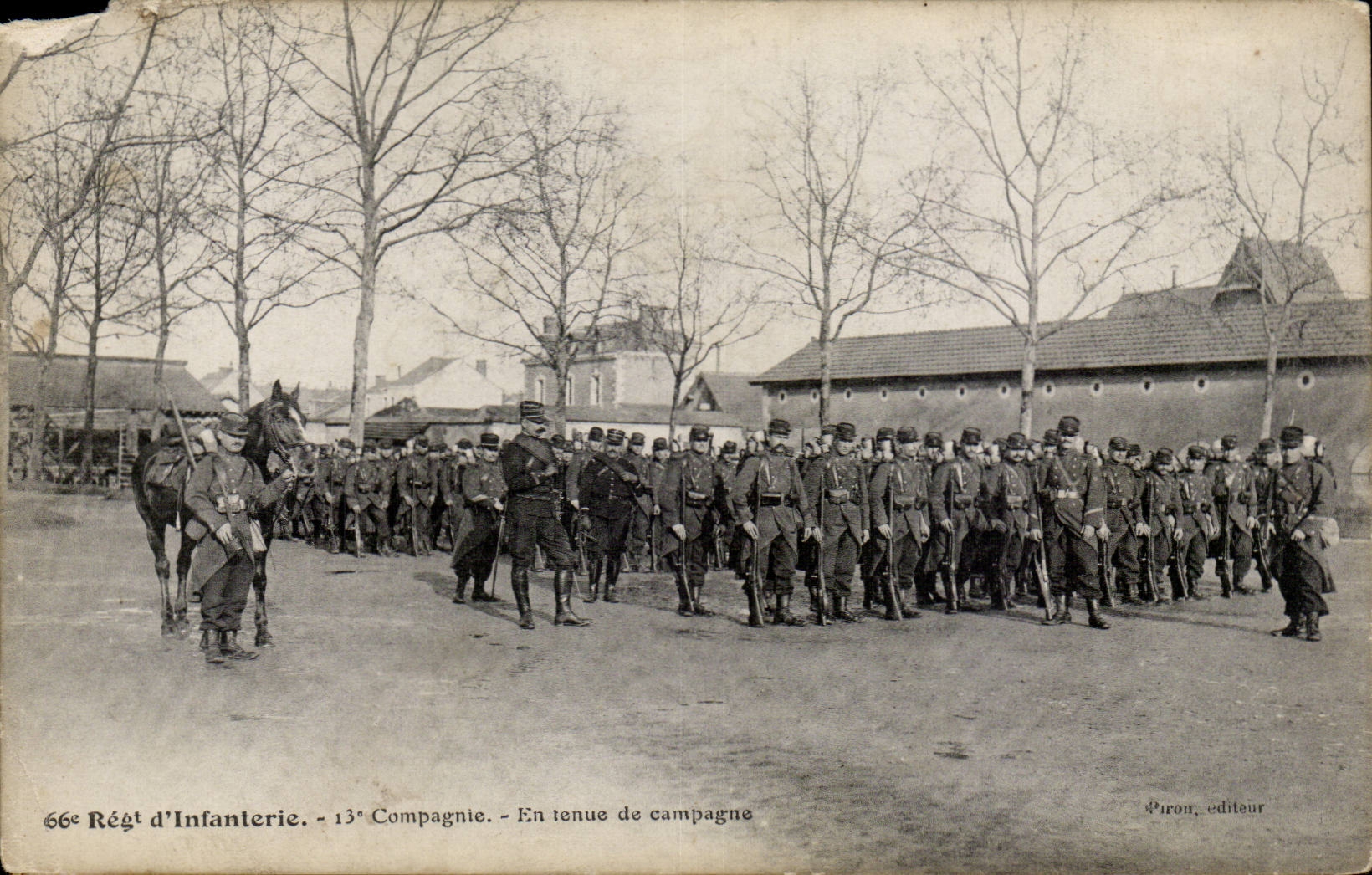 66e Régiment d'Infanterie - 13e Compagnie - En tenue de campagne — Péron, éditeur