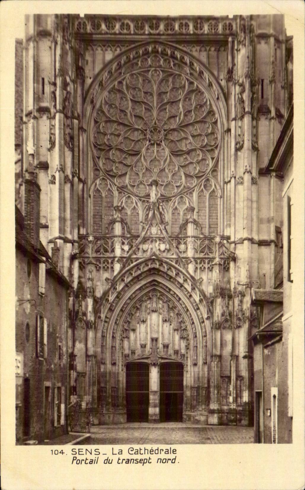 Sens — La Cathédrale. Portail du transept nord — Édition des Monuments Historiques, n°104