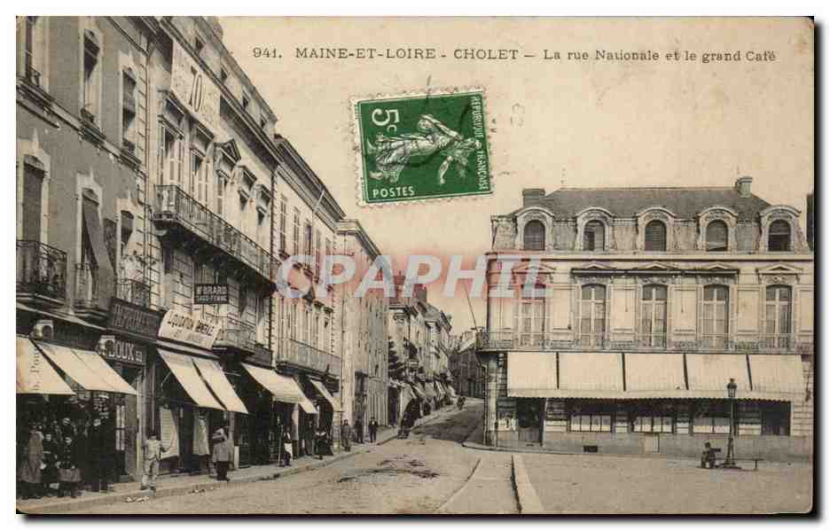 CPA Cholet La rue Nationale et le grand cafe