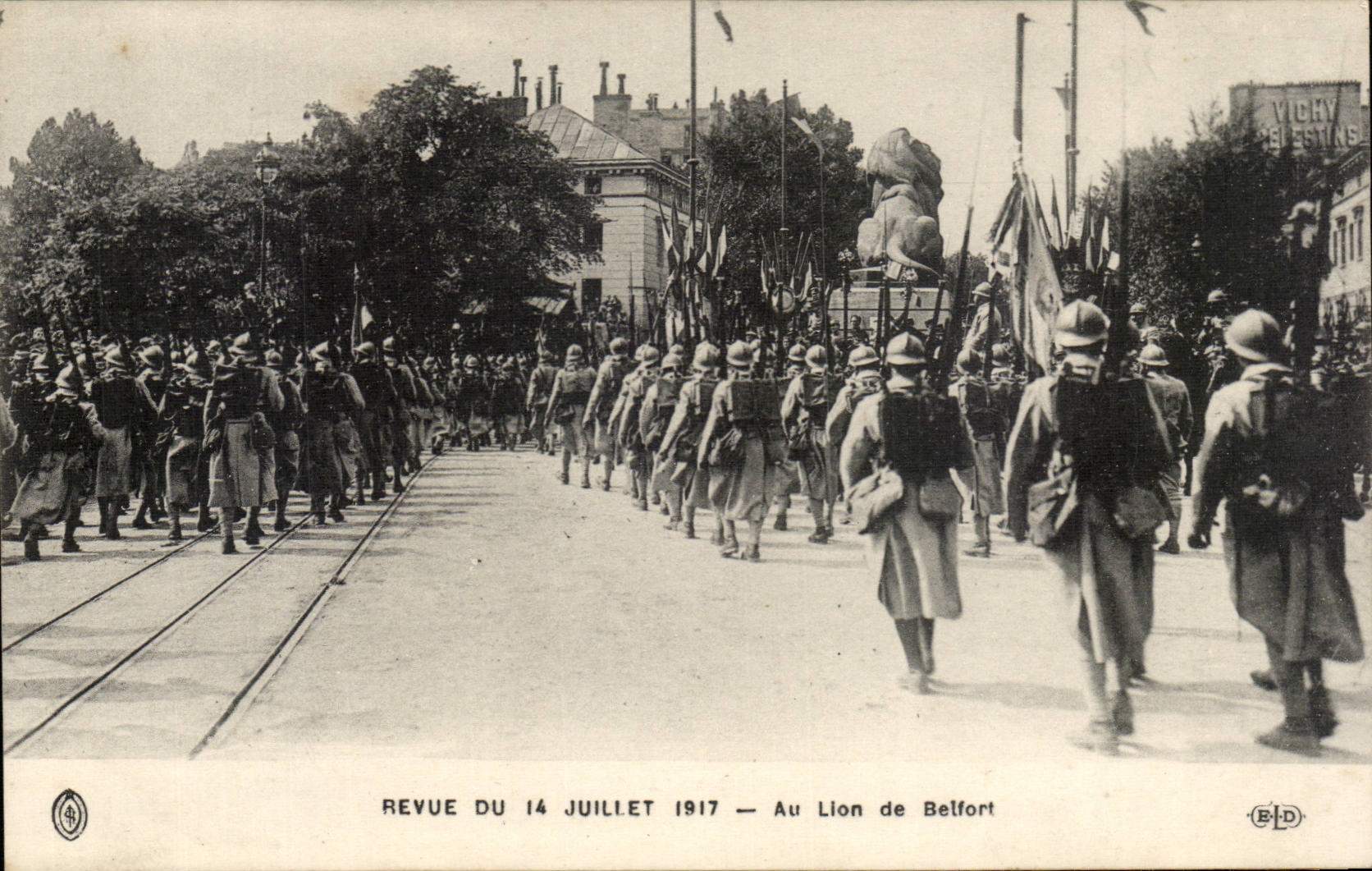 CPA Paris Revue du 14 juillet 1917 Au lion de Belfort Militaria