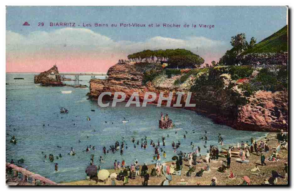 CPA Biarritz Les bains au port Vieux et le rocher de la vierge