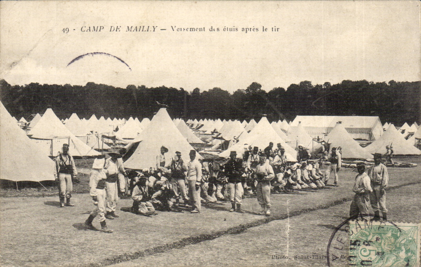 CPA Militaria Camp de Mailly Versement des etuis apres le tir