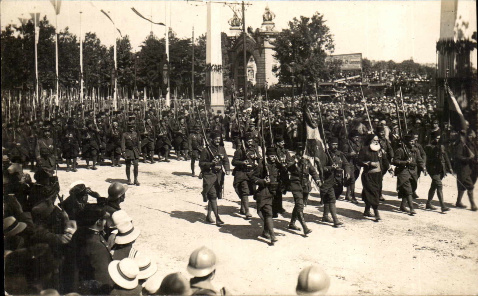 CPA Les fetes de la victoire 14 juillet 1919 Les zouaves