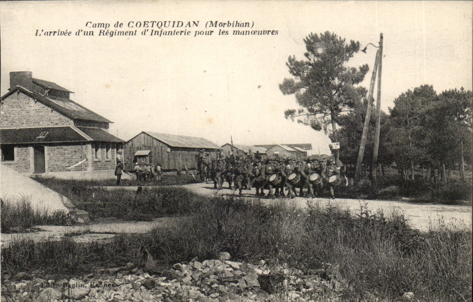 CPA Militaria Camp de Coetquidan L'arrivee d'un regiment d'infanterie pour les manoeuvres