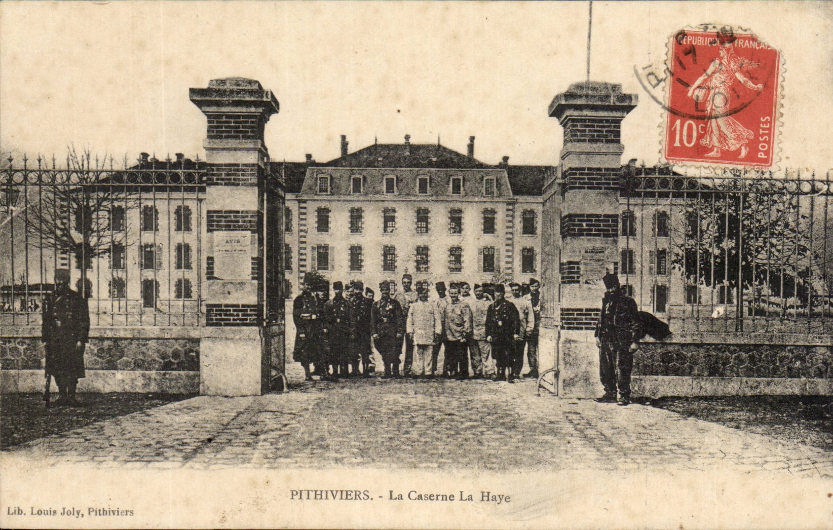 CPA Militaria Pithiviers La caserne La Haye