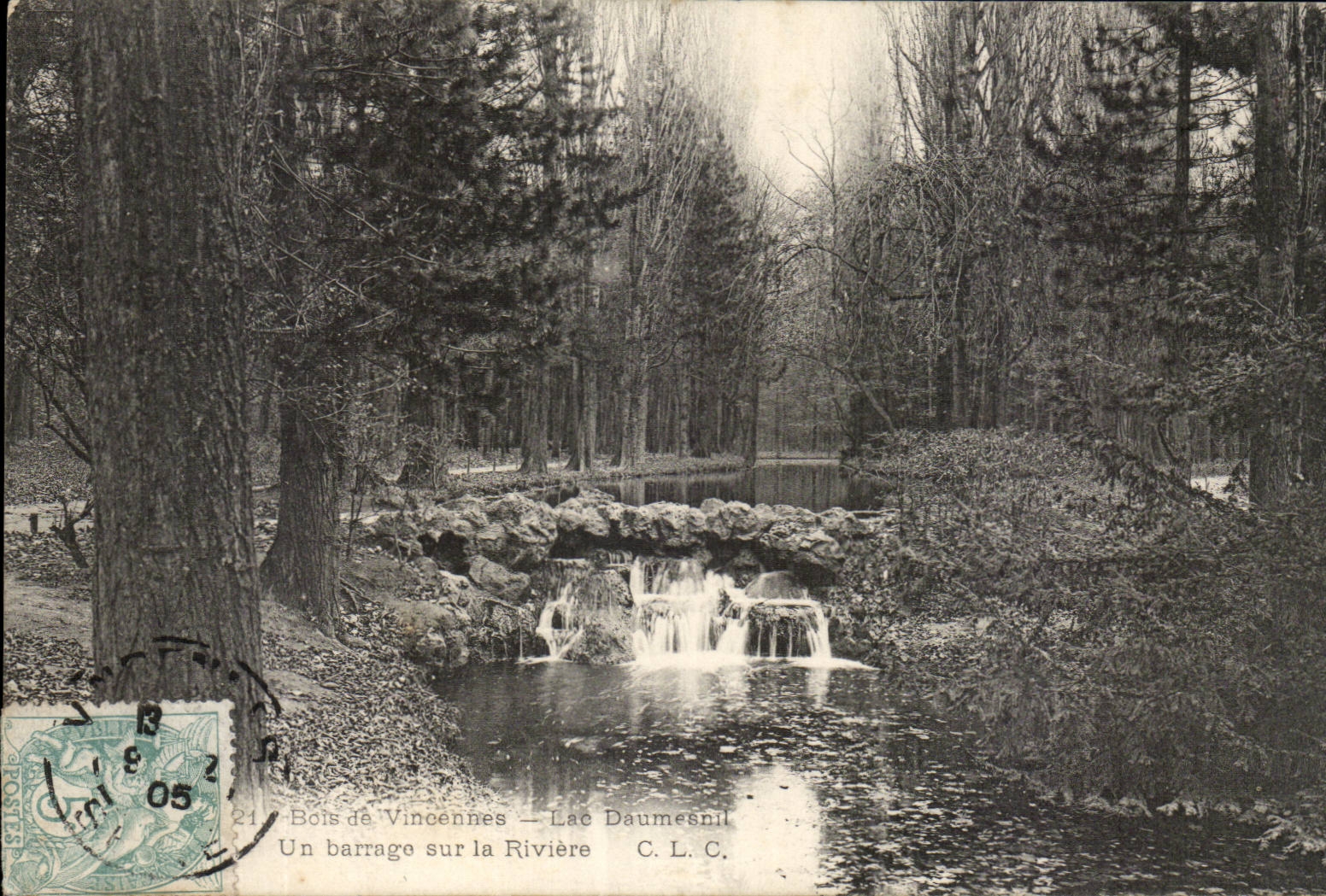 CPA Bois de Vincennes Lac Daumesnil Un barrage sur la riviere