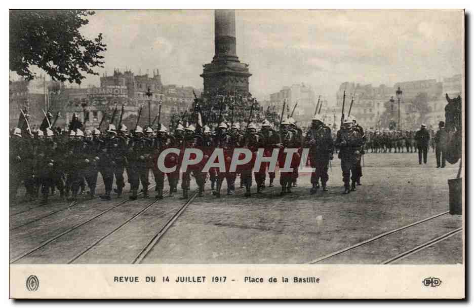 CPA Revue du 14 juillet 1917 Place de la Bastille Paris Militaria