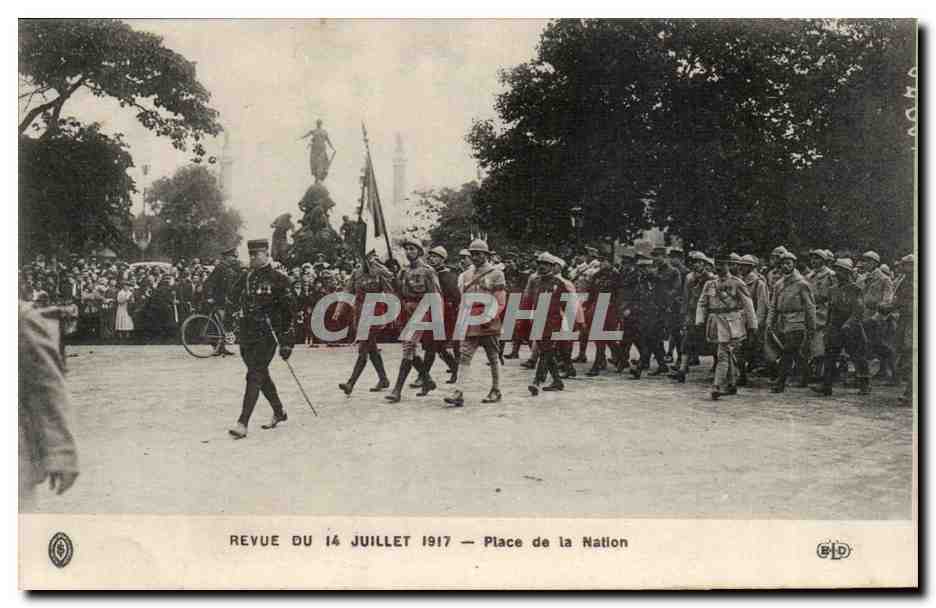 CPA Revue du 14 juillet 1917 Place de la Nation Paris Militaria