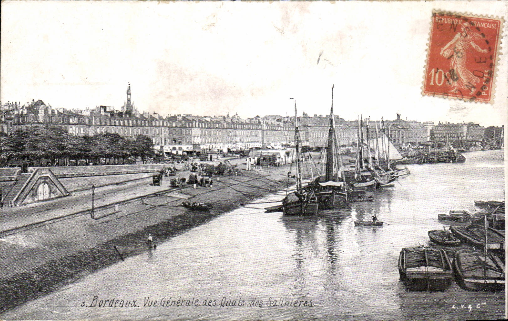 CPA Bordeaux Vue generale des quais des salinieres
