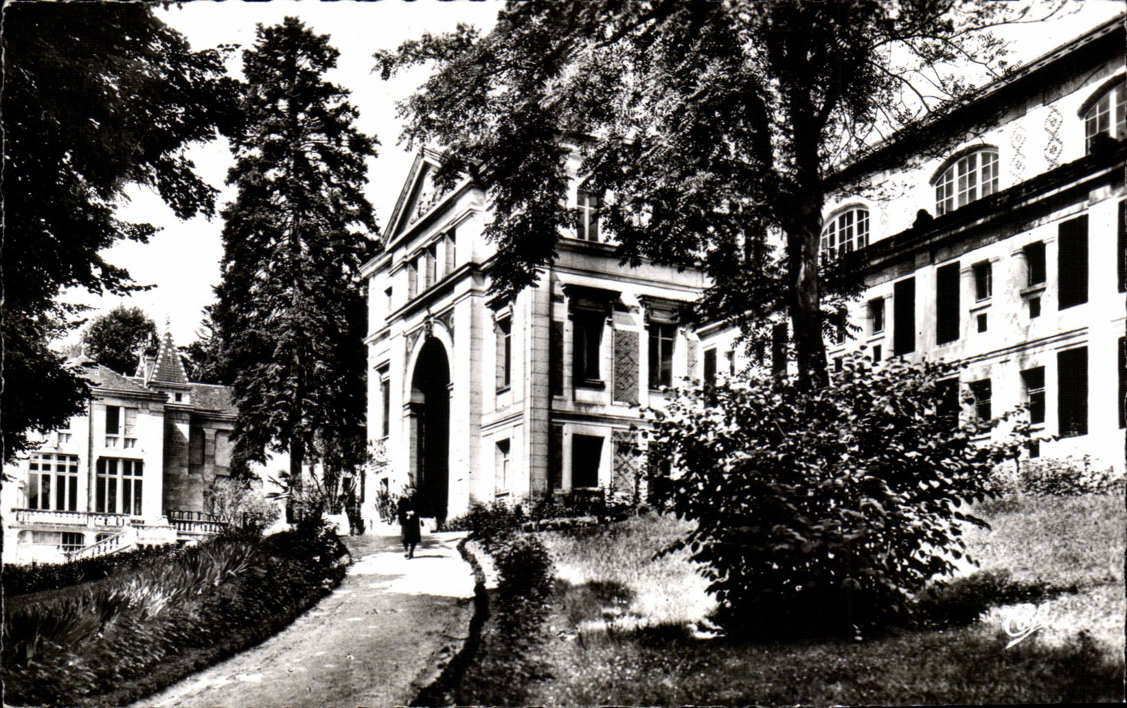 CPSM Bourbon l'arcambault Etablissement thermal et le casino