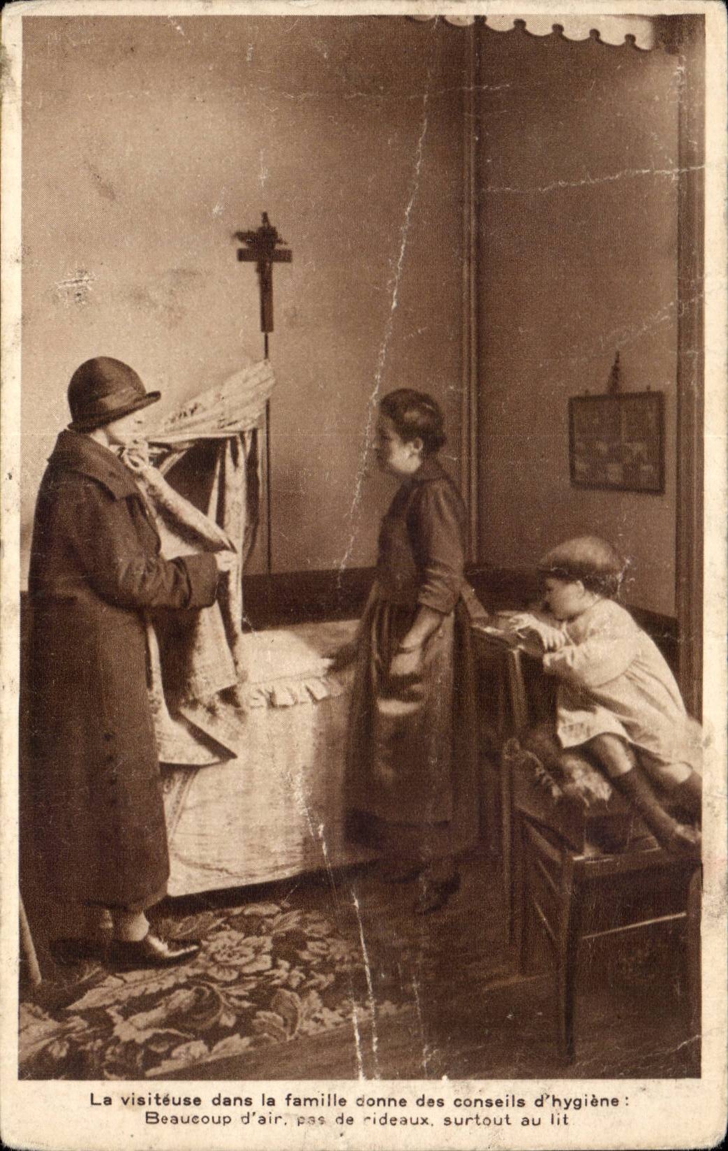 CPA La visiteuse dans la famille donne des conseils d'hygiene (sante)