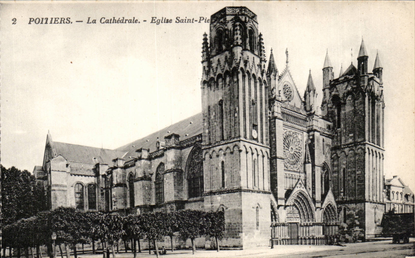 Poitiers — La Cathédrale — Église Saint-Pierre