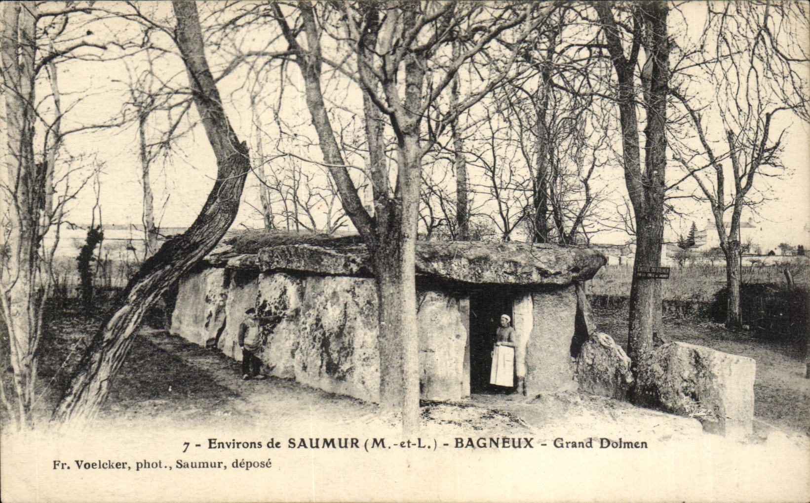 Environs de Saumur CPA Bagneux Le grand dolmen