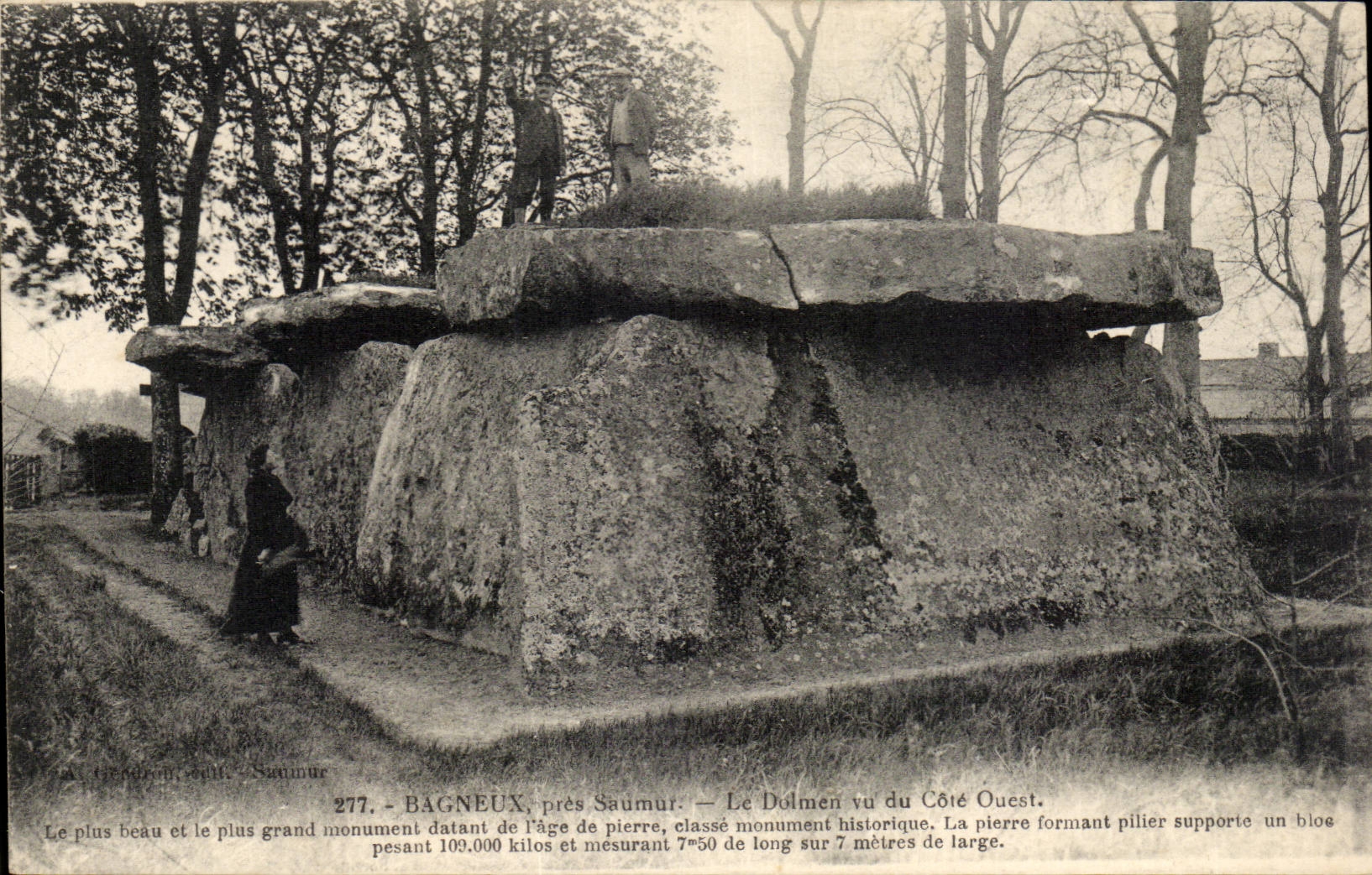Environs de Saumur CPA Bagneux Le grand dolmen