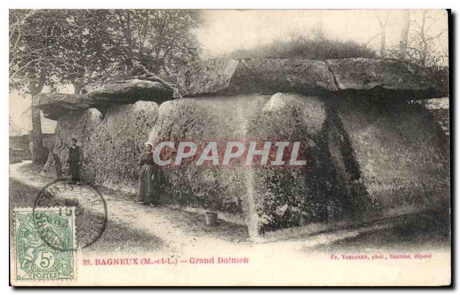 Environs de Saumur CPA Bagneux Le grand dolmen