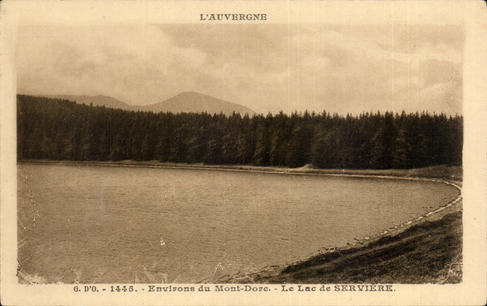 CPA Auvergne Environs du Mont Dore Le lac de Serviere