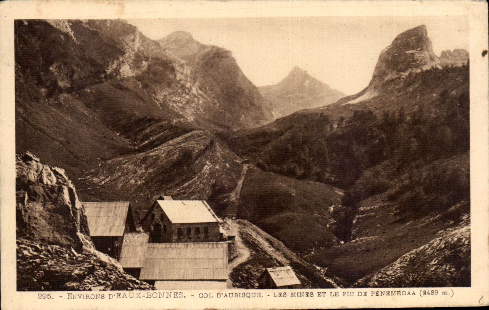 Environs d'Eaux-Bonnes - Col d'Aubisque - Les mines et le Pic de Pénérmedaa (3489 m.)