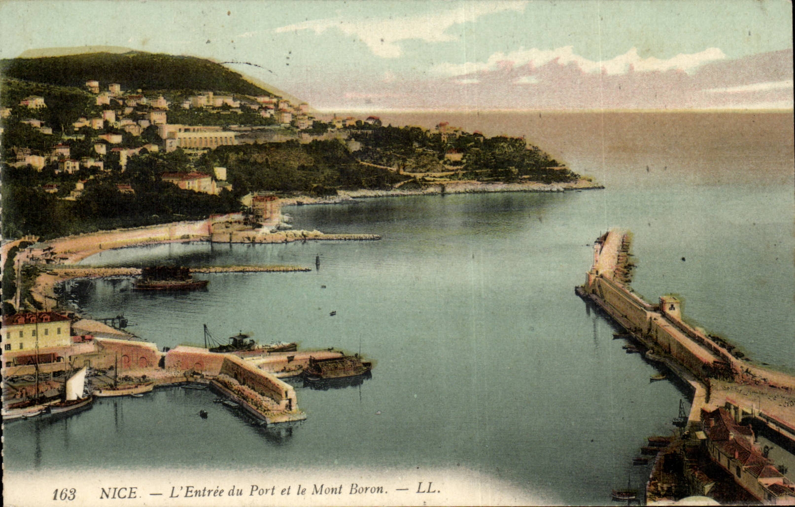 CPA Nice L'entree du port et le mont Boron