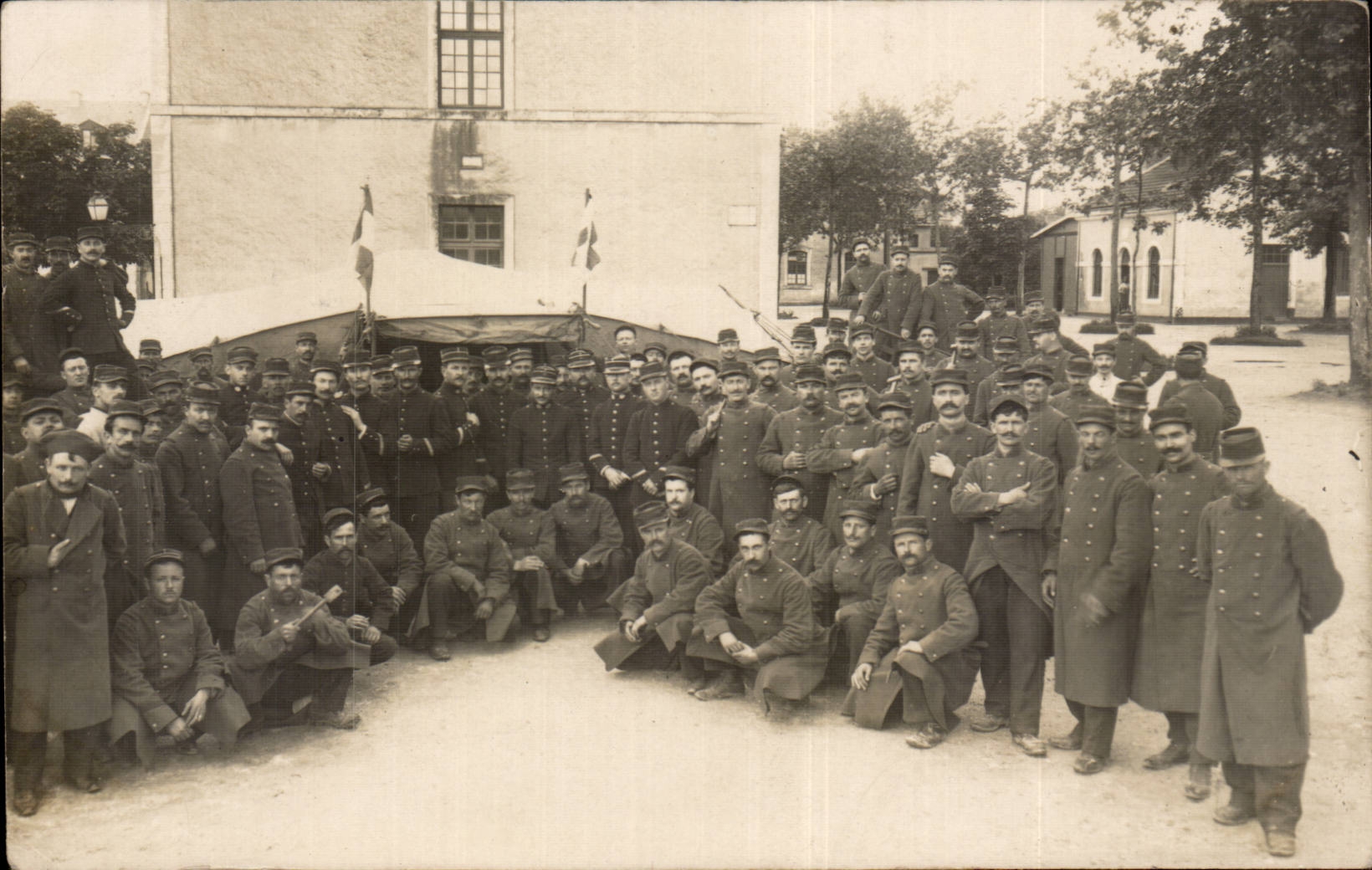 CARTE PHOTO CPA Militaria Regiment Chateauroux