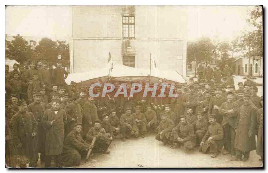 Groupe de soldats — devant une tente militaire — éditeur inconnu