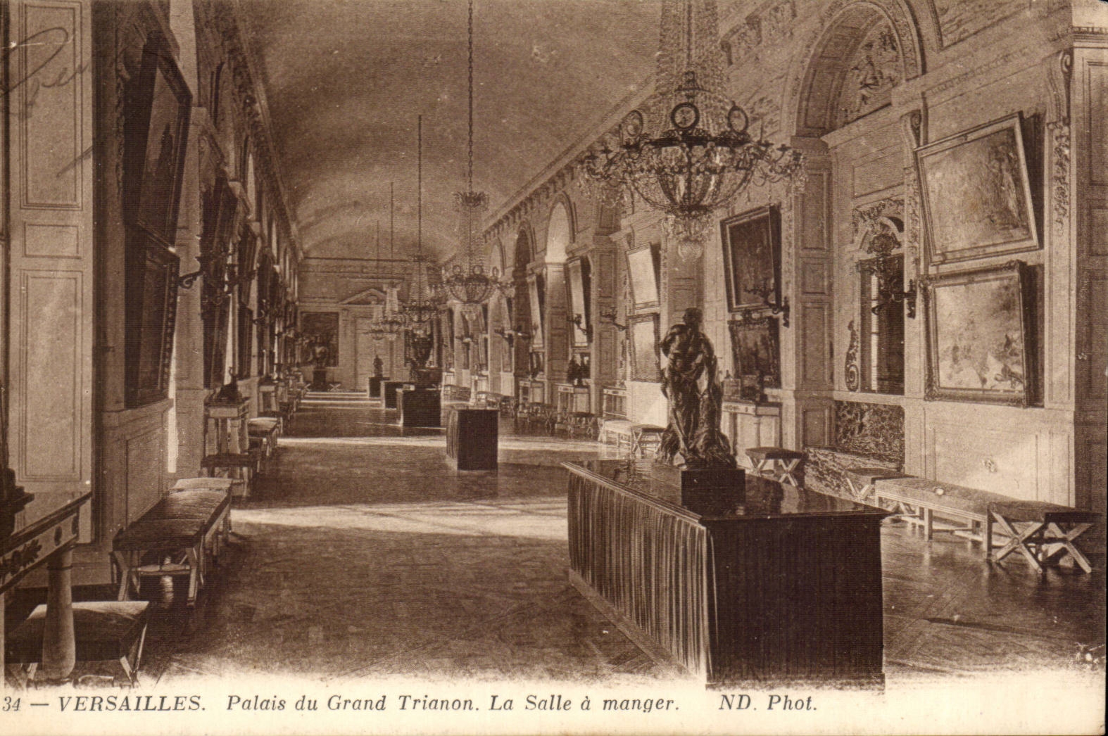Versailles — Palais du Grand Trianon. La Salle à manger — ND. Phot.