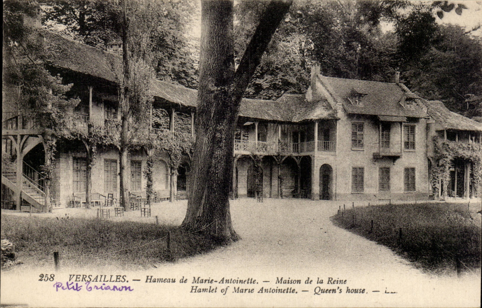CPA Palais de Versailles Hameau de Marie Antoinette