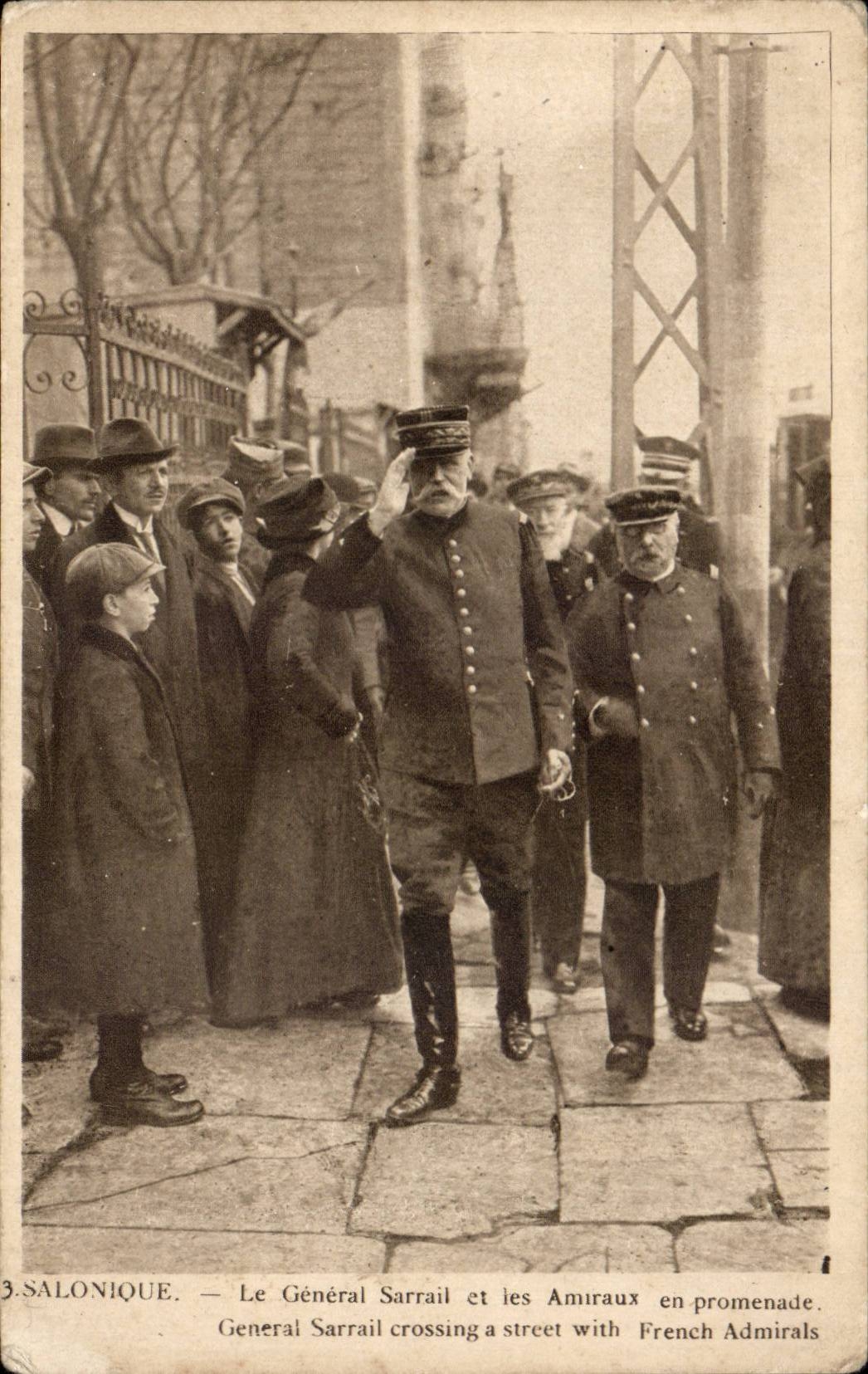 CPA Salonique Le general SArrail et les amiraux en promenade