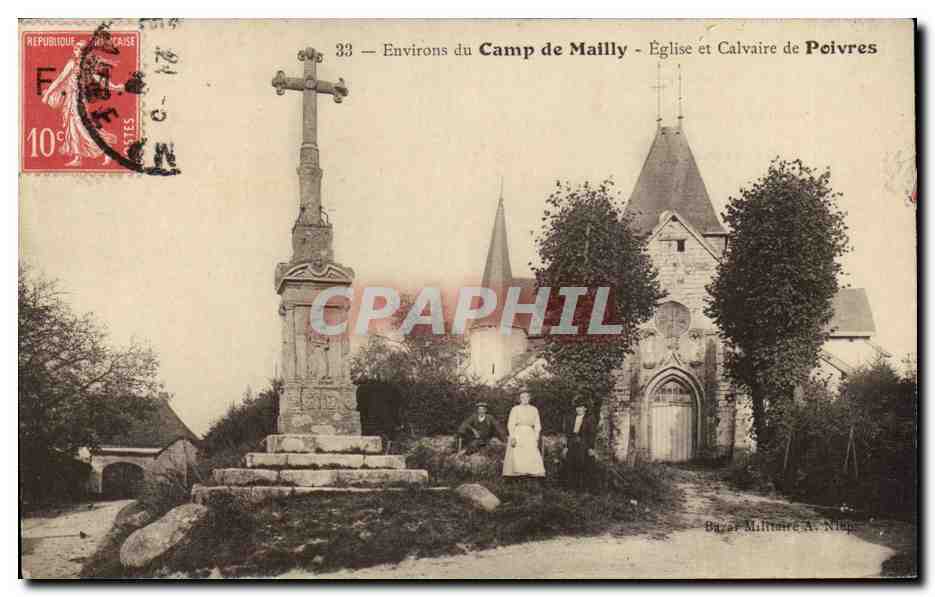 CPA Militaria Environs du Camp de Mailly Eglise et calvaire de Poivres