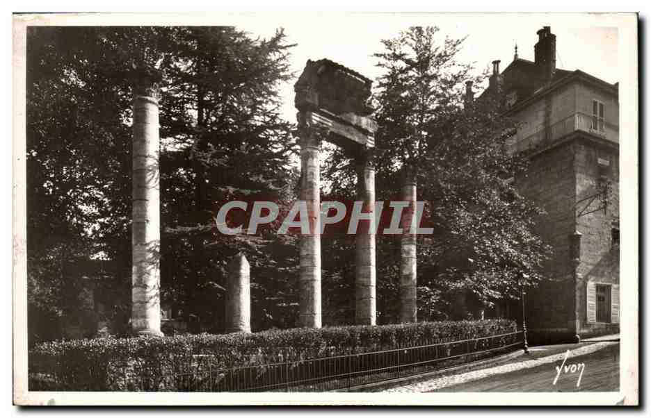 Besançon (Doubs) — ruines du Théâtre Romain — Square Castan — éditeur Yvon