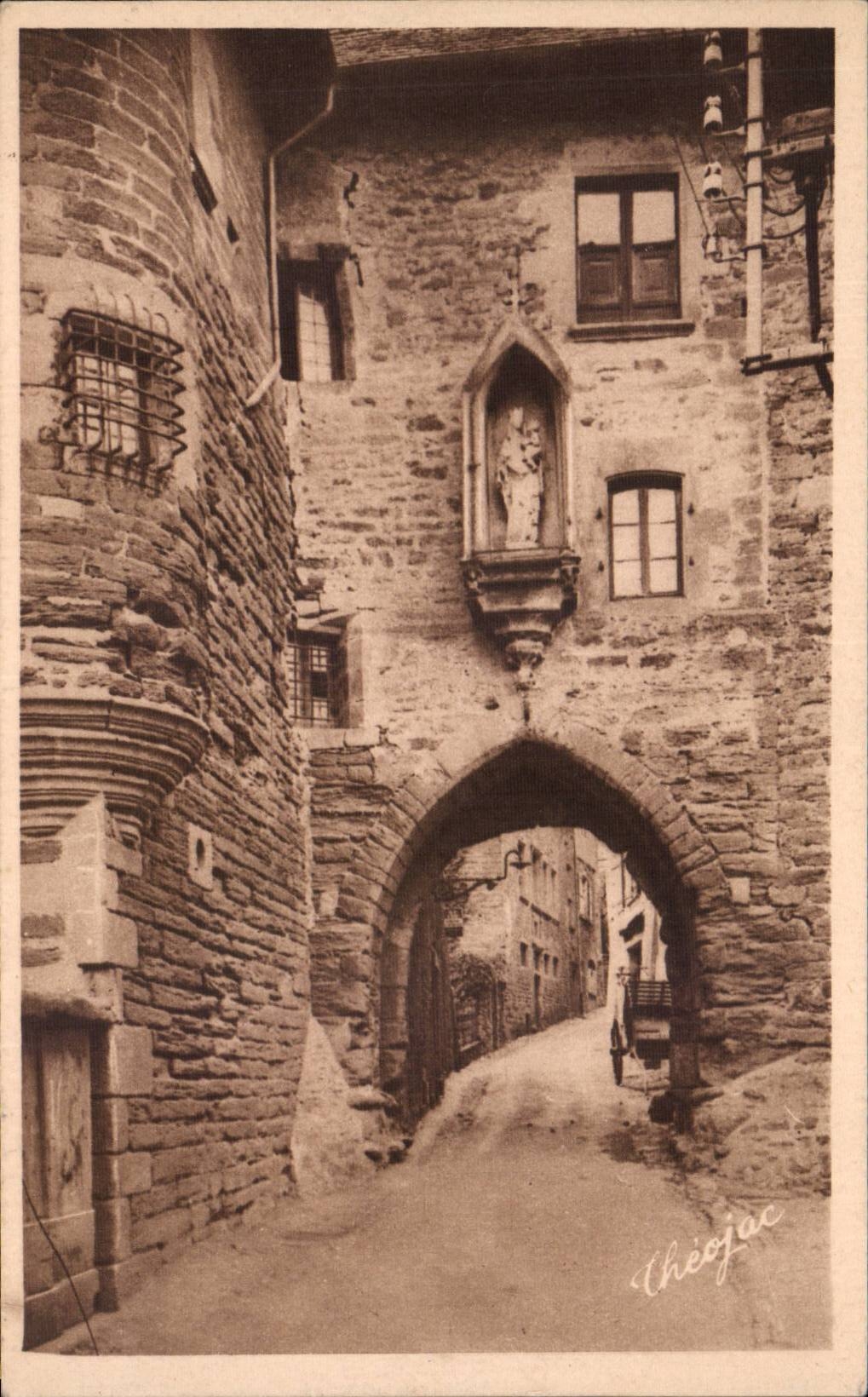 CPA Uzerche La perle du Limousin Porte Becharie dite Barachaude