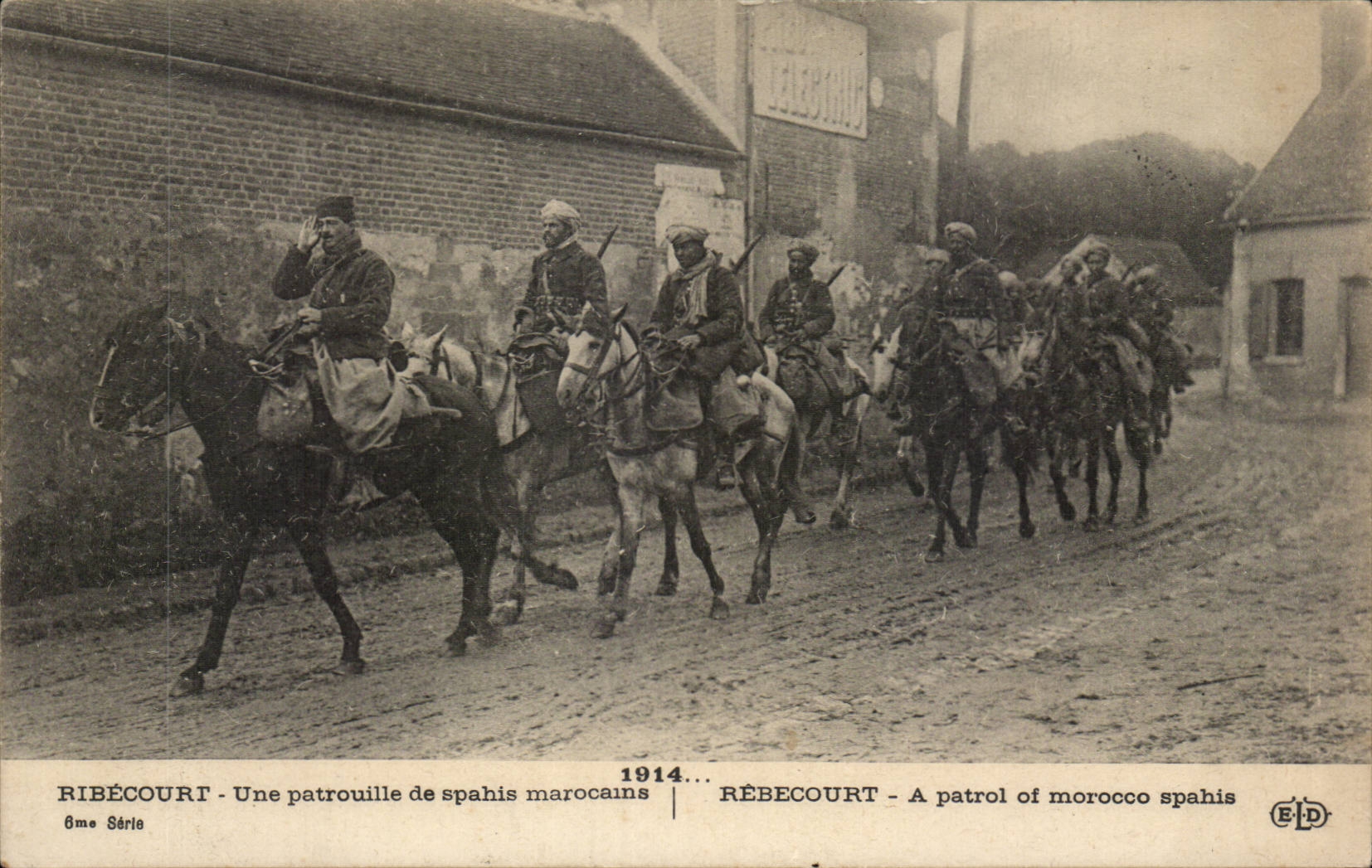 CPA Ribecourt Une patrouille de spahis marocains Maroc Militaria