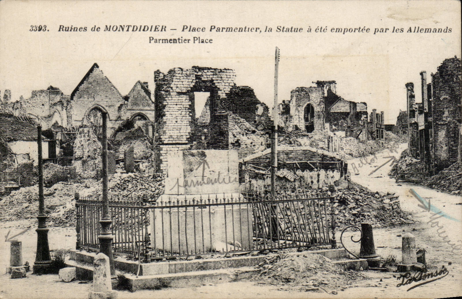 CPA Ruines de Montdidier place Parmentier la statue a ete emportee par les Allemands 