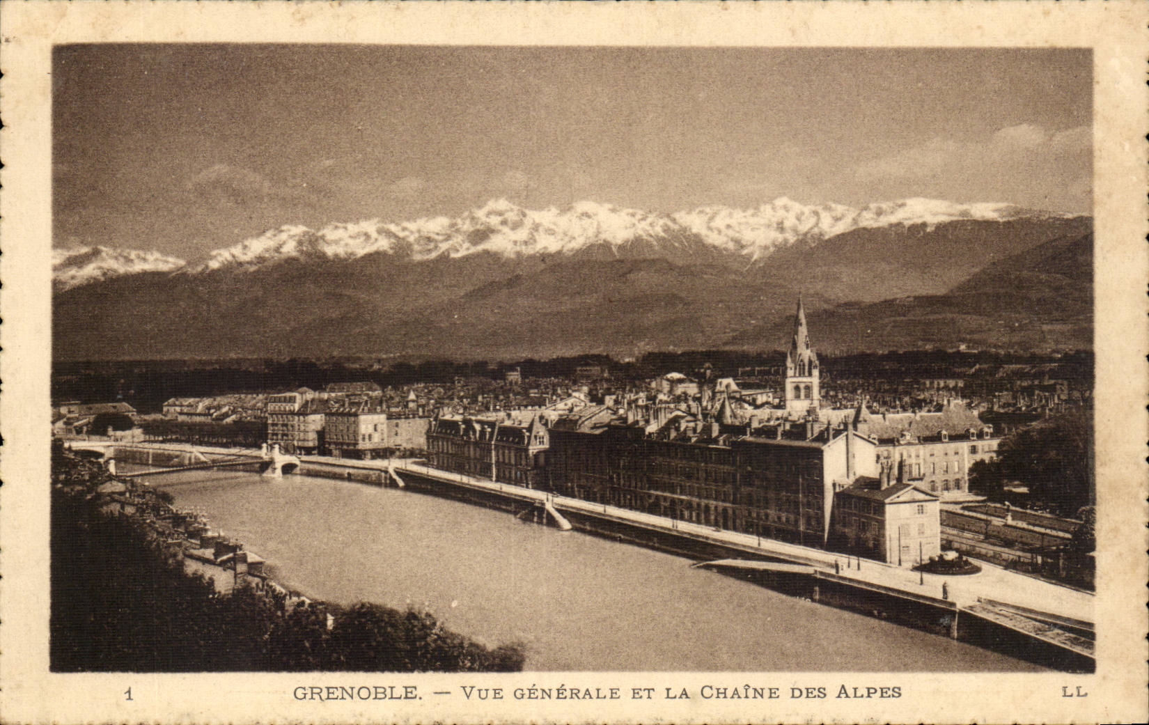 Grenoble — Vue générale et la chaîne des Alpes — LL
