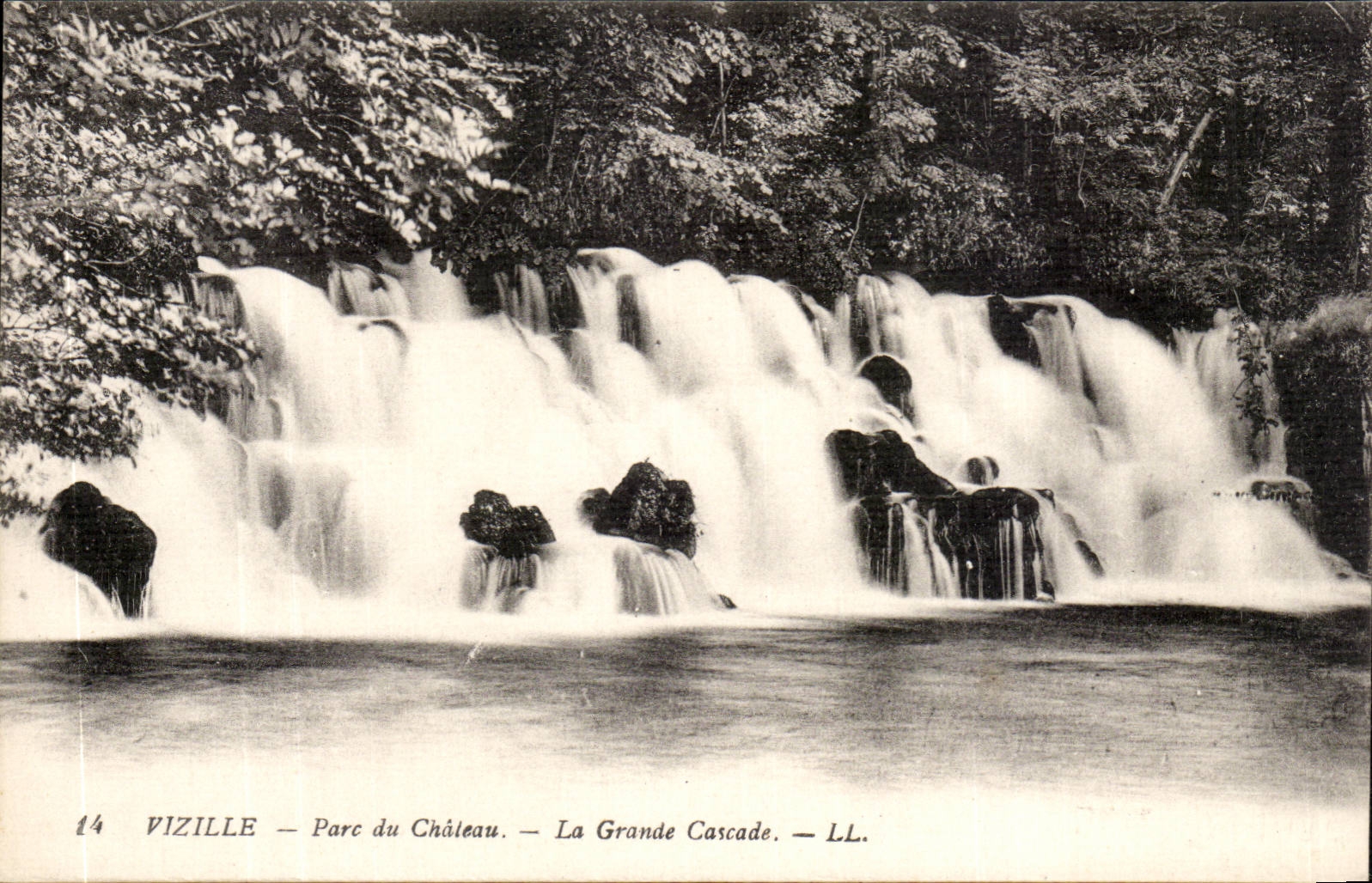 Vizille — Parc du Château — La Grande Cascade — LL. — N°14