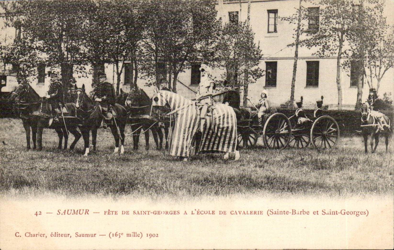 CPA Saumur Fete de Saint Georges a l'ecoled e cavalerie Sainte Barbe et Saint Georges Cheval Horse Militaaria 