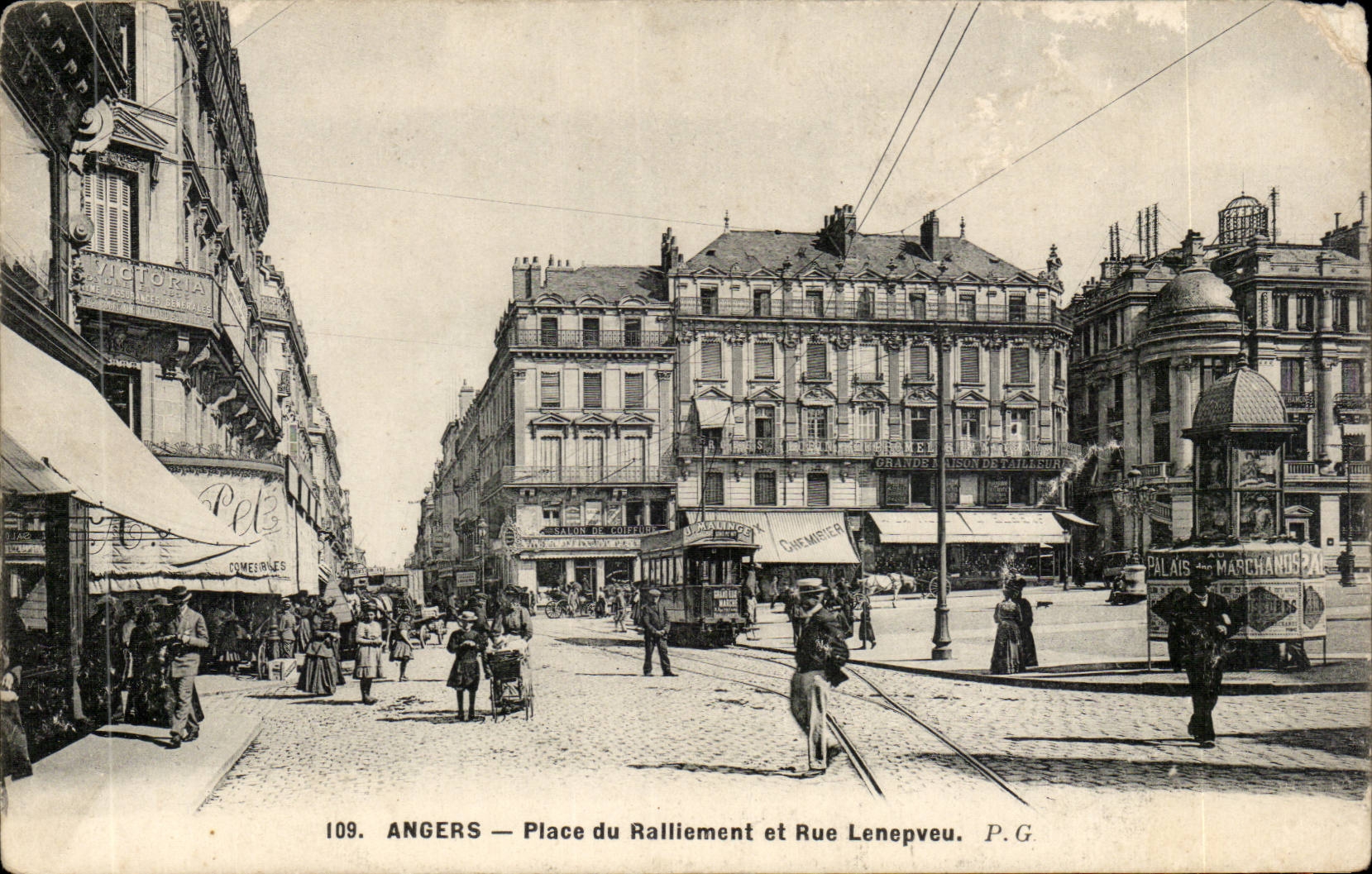 CPA Angers Place du ralliement et la rue Lenepveu