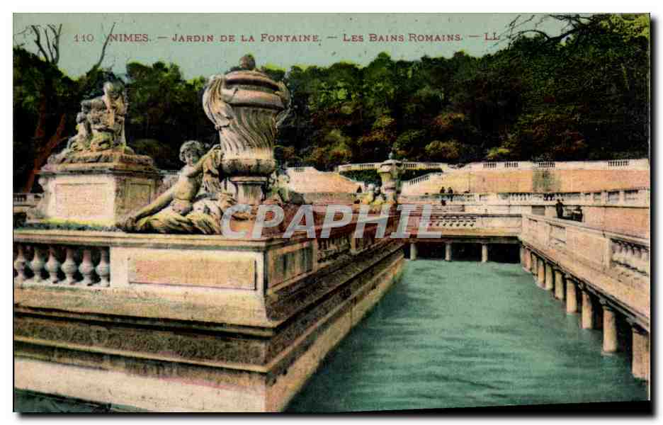 Nîmes — Jardin de la Fontaine — Les Bains Romains — LL