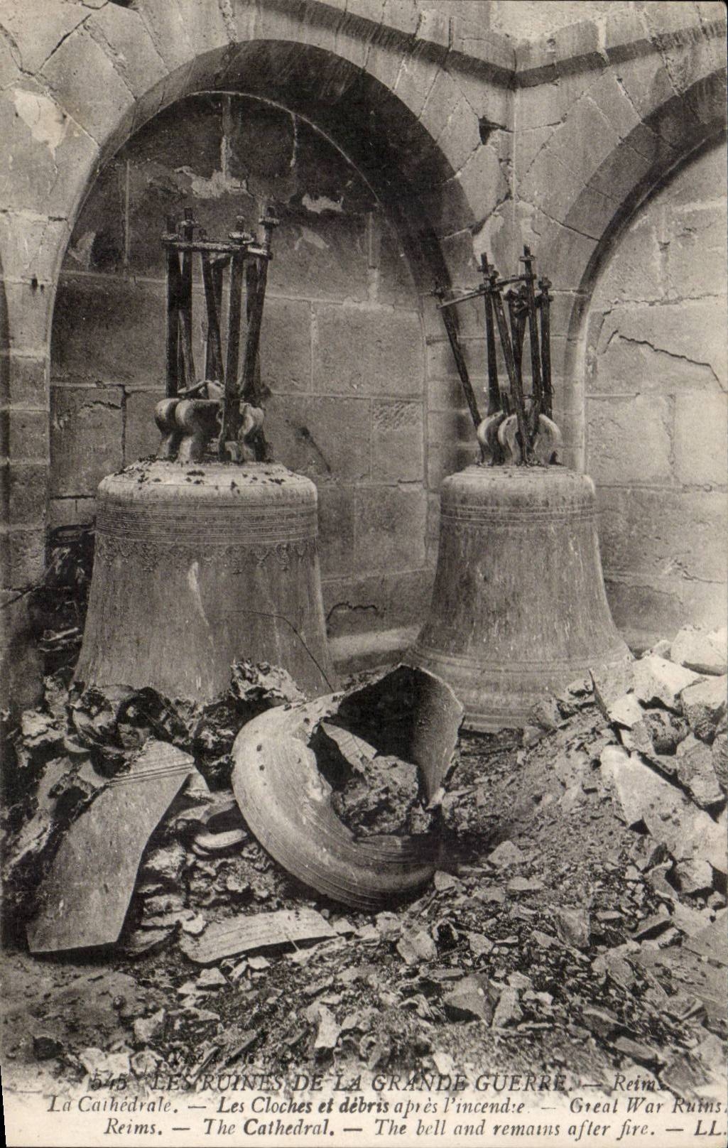 CPA Reims Les ruines de la grande guerre Cathedrale Cloches