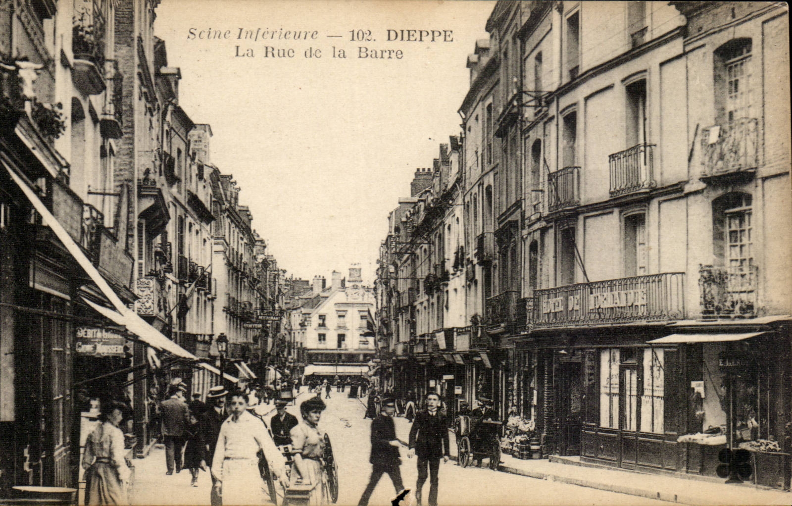 CPA Dieppe La rue de la Barre