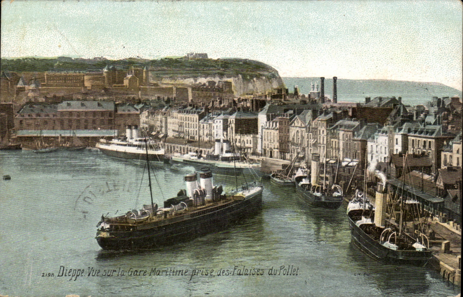 CPA Dieppe Vue sur la gare maritime prise des falaises du Pollet ( bateau boat ship )