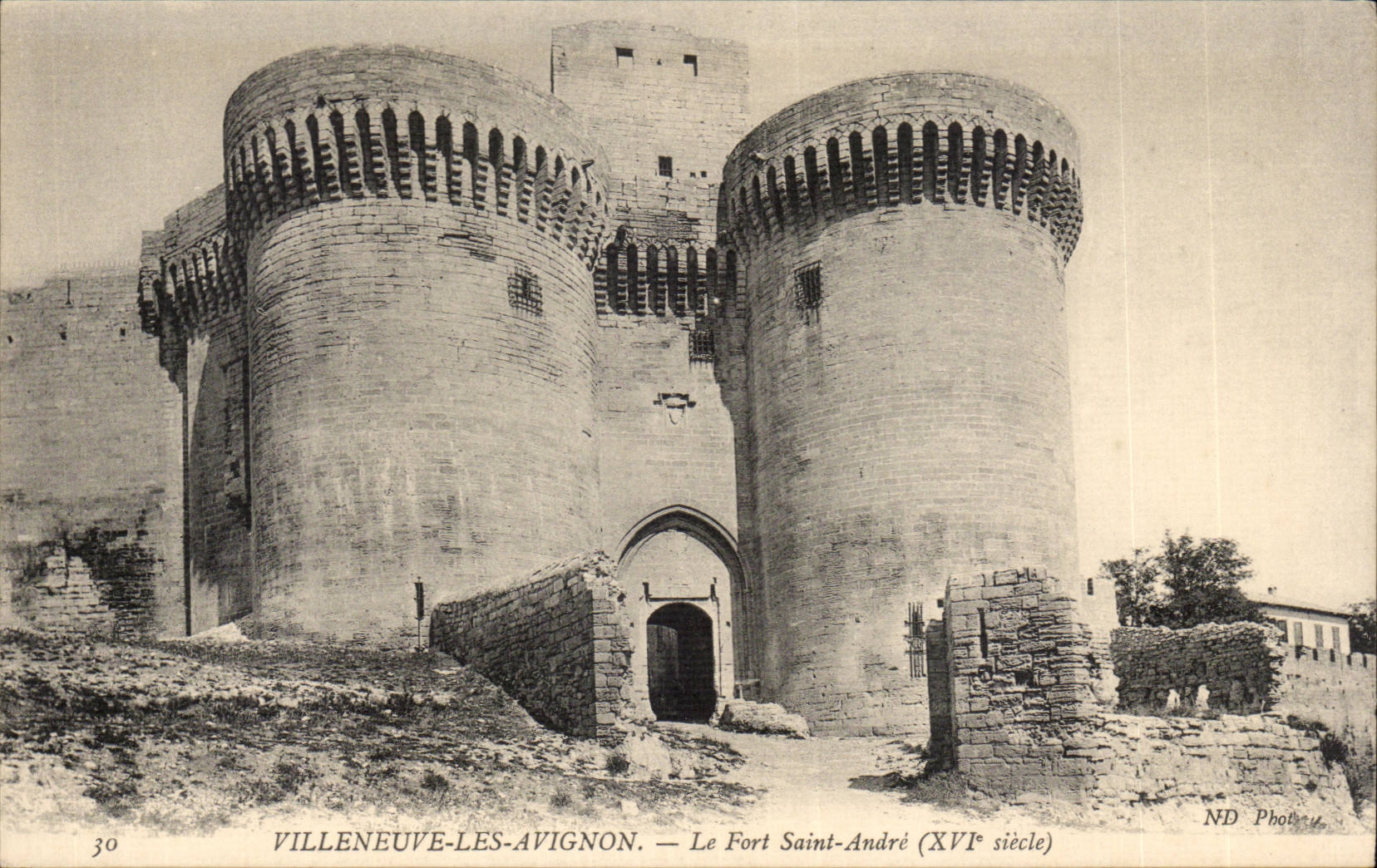 Villeneuve-lès-Avignon — Le Fort Saint-André (XVIe siècle) — ND Phot.