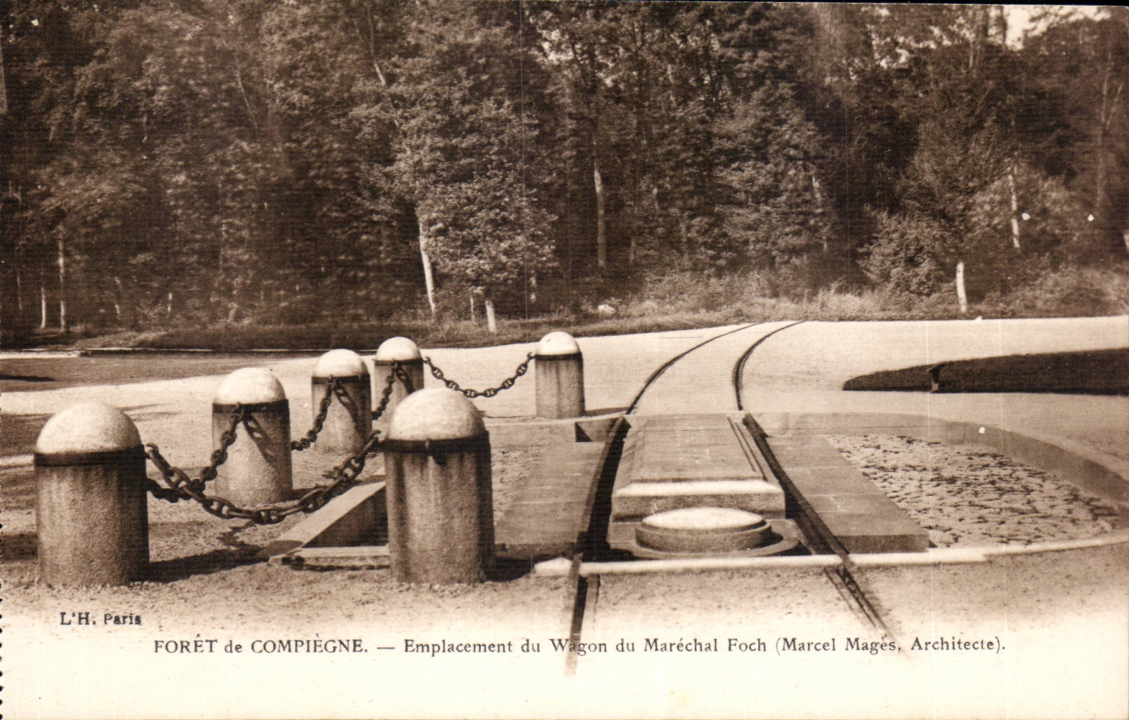 CPA Foret de Compiegne Emplacement du wagon du Marechal foch ( Marcel magnes )