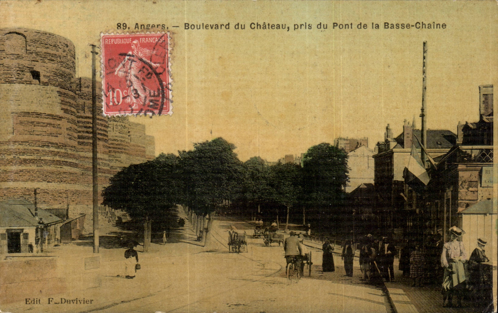 Angers — Boulevard du Château, pris du Pont de la Basse-Chaîne — Edit F. Duvivier