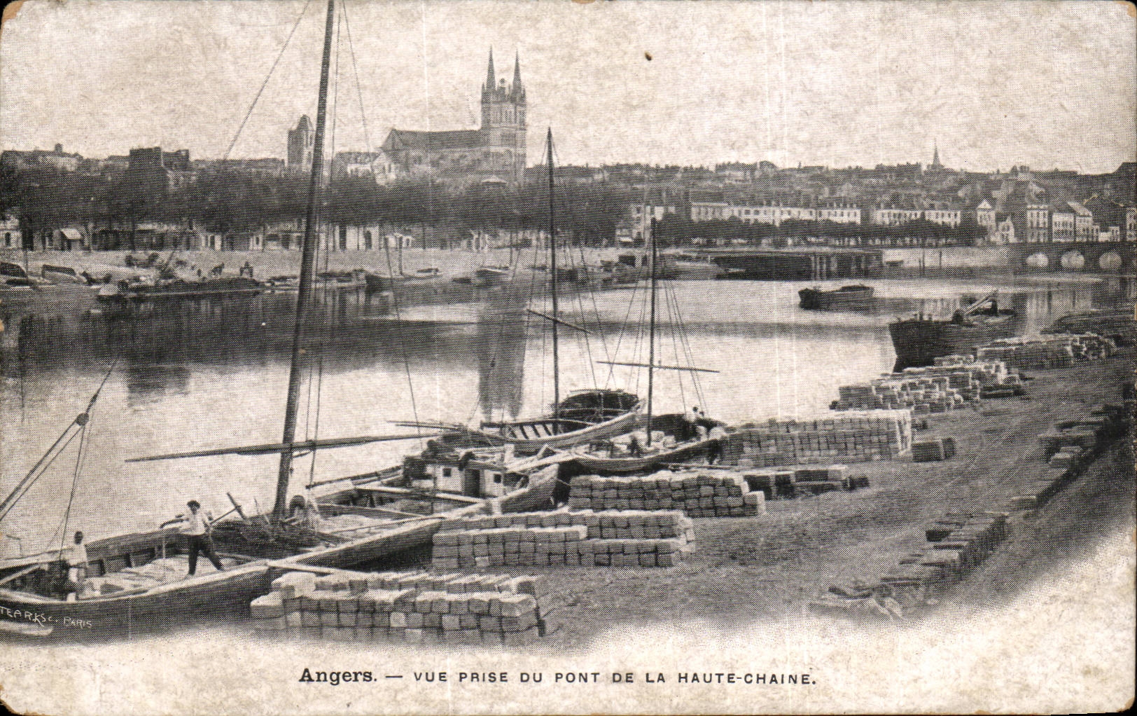 CPA Angers Vue prise du pont de la Haute Chaine