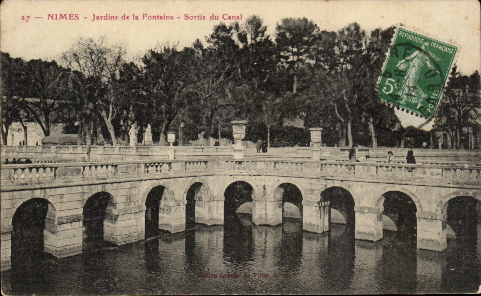 Nimes CPA Jardins de la fontaine Sortie du canal