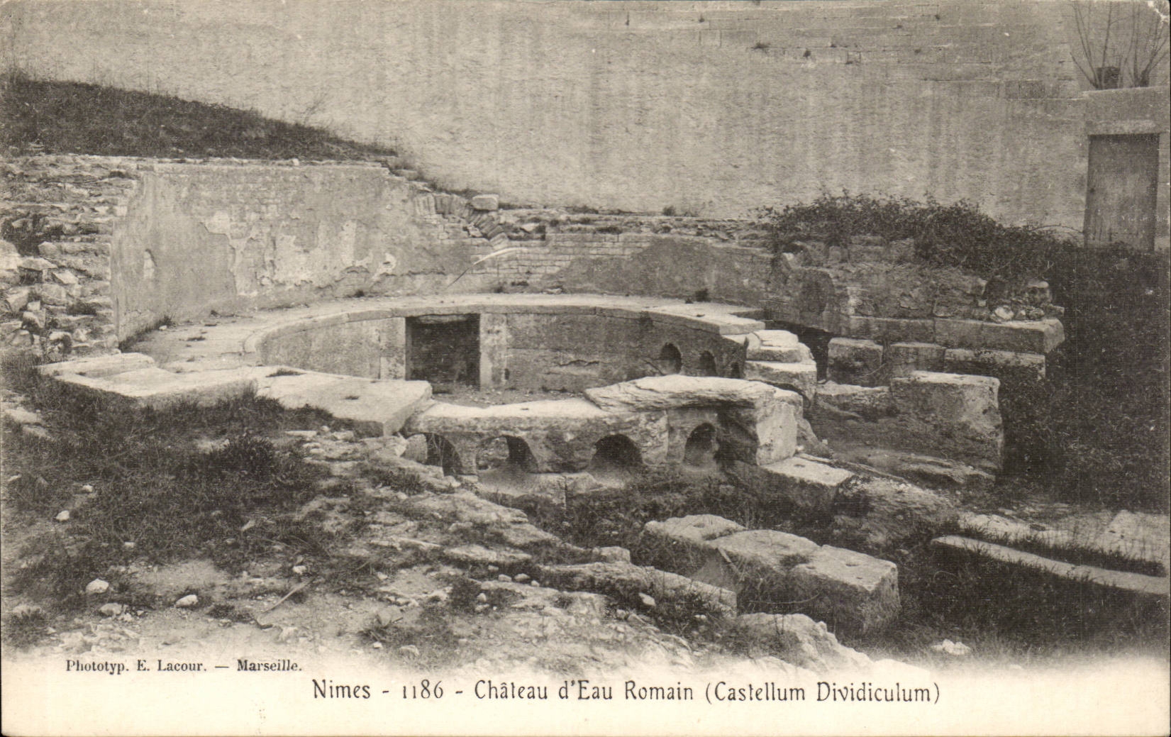 Nimes CPA Chateau d'eau romain ( CAstellum Dividiculum ) 