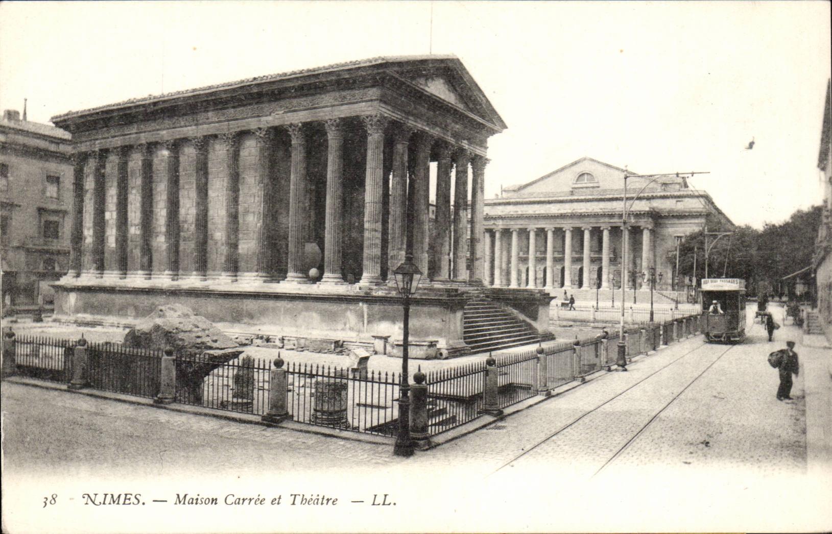 Nîmes — Maison Carrée et Théâtre — LL.