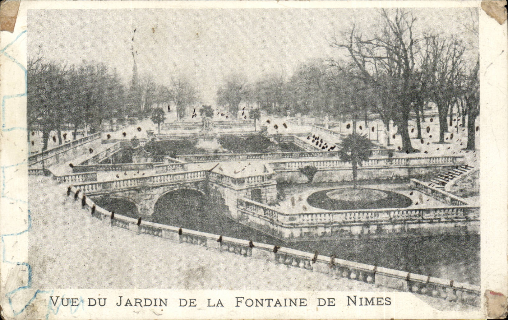 CPA Nimes Vue du jardin de la fontaine de Nimes
